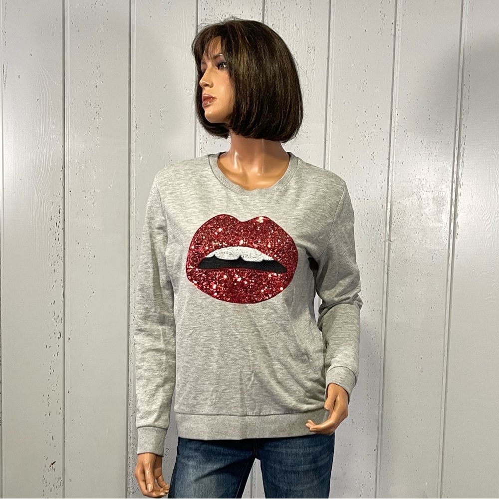 CatWalk Junkie Women'sClassic Gray Sequins Lips Sweater Sz M